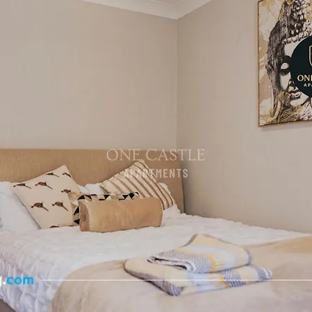 Apartment Exclusive Deals L Free Parking I Short Term L Sleeps Up To 6 L 3 Bed & 2 Bath I One Castle Short-lets And Serviced