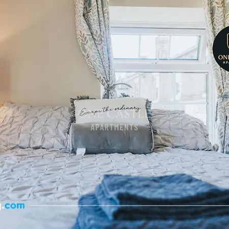 Exclusive Deals L Free Parking I Short Term L Sleeps Up To 6 L 3 Bed & 2 Bath I One Castle Short-lets And Serviced *