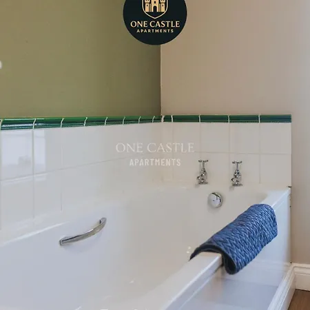 Exclusive Deals L Free Parking I Short Term L Sleeps Up To 6 L 3 Bed & 2 Bath I One Castle Short-lets And Serviced *