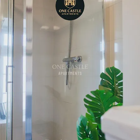Apartment Exclusive Deals L Free Parking I Short Term L Sleeps Up To 6 L 3 Bed & 2 Bath I One Castle Short-lets And Serviced
