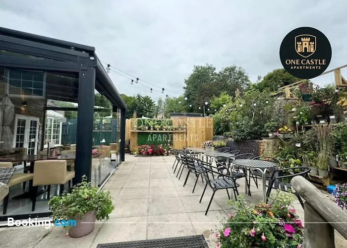 Apartment Exclusive Deals L Last-minute Specials L Free Parking I Short Term L Garden I Sleeps Up To 6 L 3 Bed & 2 Bath I One Castle Short-lets And Serviced