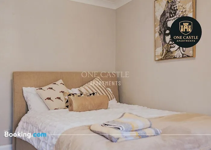Apartment Exclusive Deals L Last-minute Specials L Free Parking I Short Term L Garden I Sleeps Up To 6 L 3 Bed & 2 Bath I One Castle Short-lets And Serviced