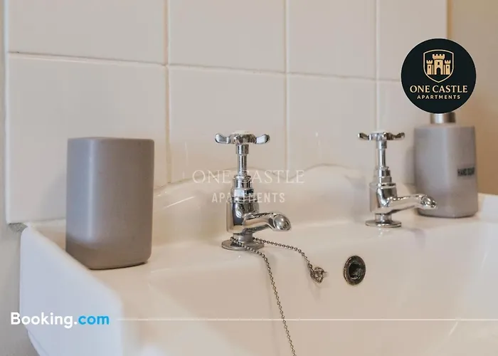 Exclusive Deals L Last-minute Specials L Free Parking I Short Term L Garden I Sleeps Up To 6 L 3 Bed & 2 Bath I One Castle Short-lets And Serviced Apartment *