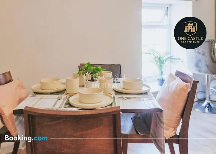 Apartment Exclusive Deals L Last-minute Specials L Free Parking I Short Term L Garden I Sleeps Up To 6 L 3 Bed & 2 Bath I One Castle Short-lets And Serviced *