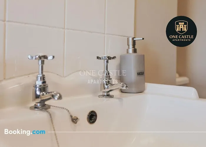 Exclusive Deals L Last-minute Specials L Free Parking I Short Term L Garden I Sleeps Up To 6 L 3 Bed & 2 Bath I One Castle Short-lets And Serviced *