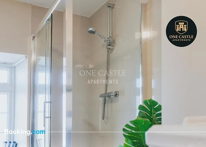 Apartment Exclusive Deals L Last-minute Specials L Free Parking I Short Term L Garden I Sleeps Up To 6 L 3 Bed & 2 Bath I One Castle Short-lets And Serviced