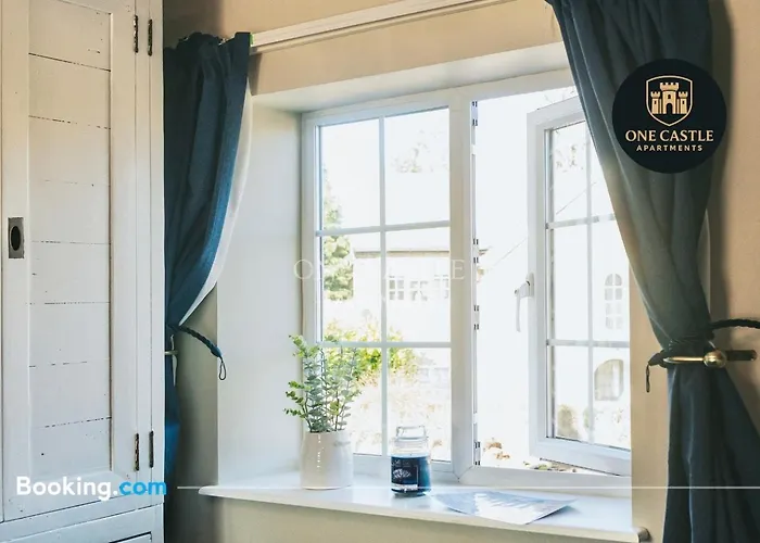 Apartment Exclusive Deals L Last-minute Specials L Free Parking I Short Term L Garden I Sleeps Up To 6 L 3 Bed & 2 Bath I One Castle Short-lets And Serviced *