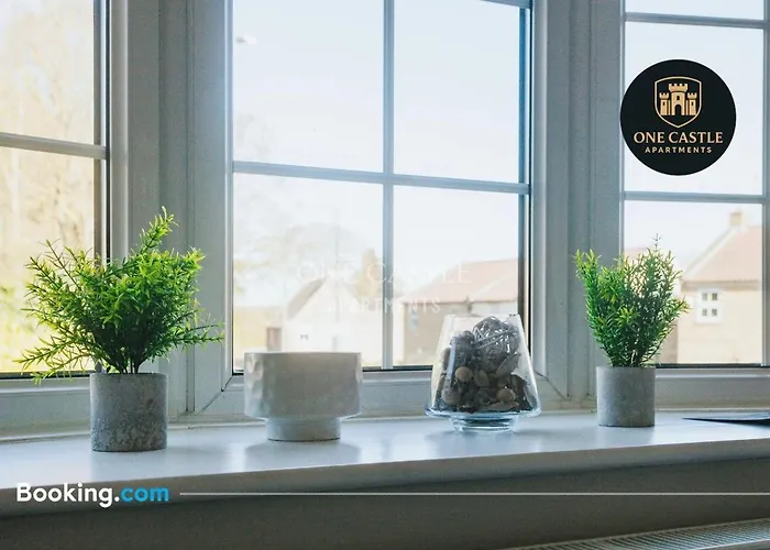 Apartment Exclusive Deals L Last-minute Specials L Free Parking I Short Term L Garden I Sleeps Up To 6 L 3 Bed & 2 Bath I One Castle Short-lets And Serviced Harrogate