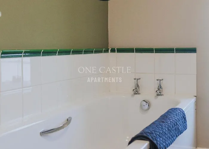 Exclusive Deals L Last-minute Specials L Free Parking I Short Term L Garden I Sleeps Up To 6 L 3 Bed & 2 Bath I One Castle Short-lets And Serviced *