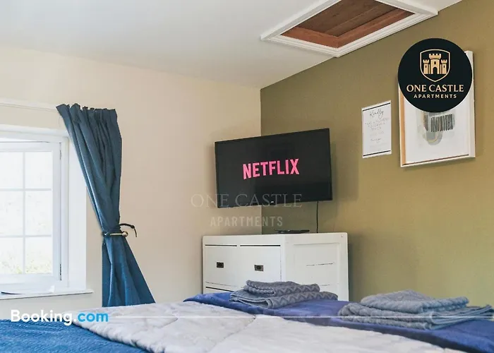 Exclusive Deals L Last-minute Specials L Free Parking I Short Term L Garden I Sleeps Up To 6 L 3 Bed & 2 Bath I One Castle Short-lets And Serviced Apartment