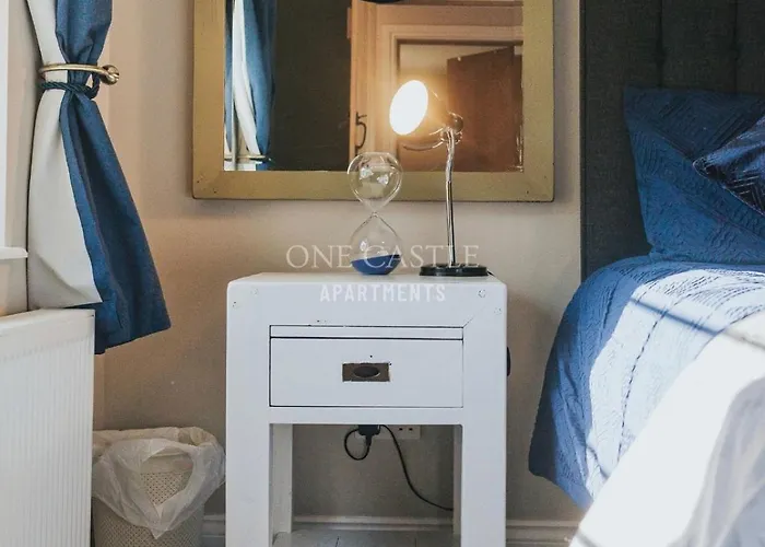 Apartment Exclusive Deals L Last-minute Specials L Free Parking I Short Term L Garden I Sleeps Up To 6 L 3 Bed & 2 Bath I One Castle Short-lets And Serviced