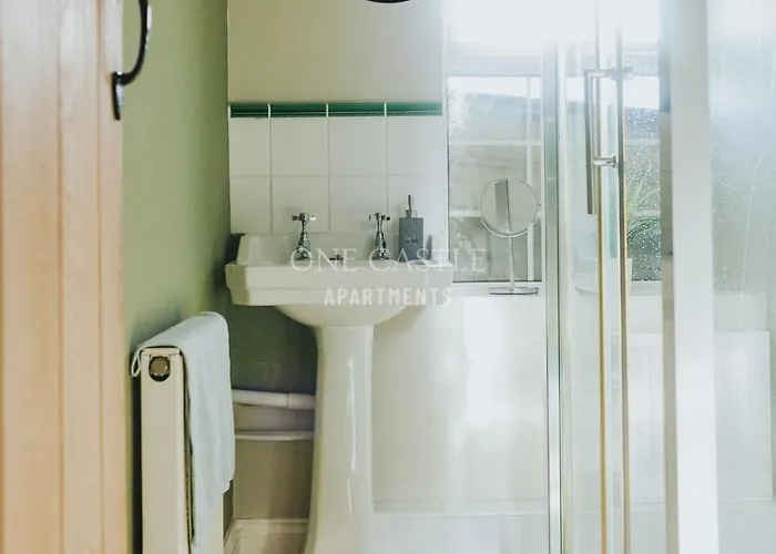 Apartment Exclusive Deals L Last-minute Specials L Free Parking I Short Term L Garden I Sleeps Up To 6 L 3 Bed & 2 Bath I One Castle Short-lets And Serviced *