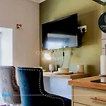 Exclusive Deals L Free Parking I Short Term L Sleeps Up To 6 L 3 Bed & 2 Bath I One Castle Short-lets And Serviced Appartement Harrogate